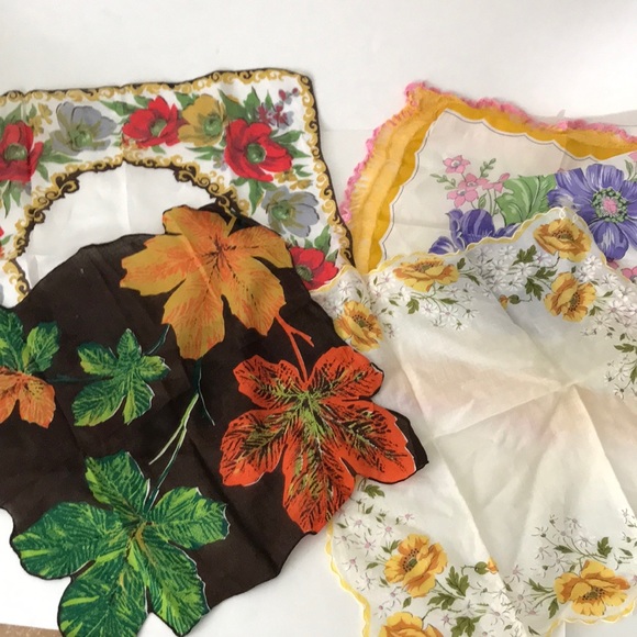 Vintage Accessories - 5 vintage hankies